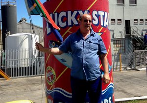 Flip groet Gansbaai Marine